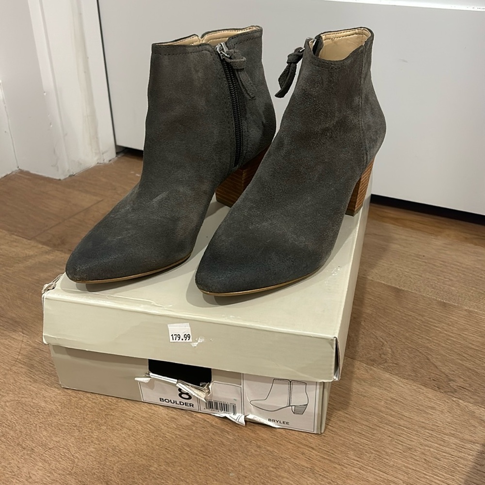 Suede chic Banana Republic booties